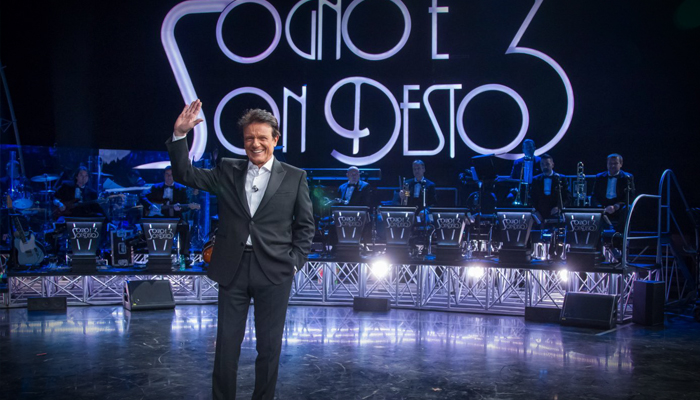 Massimo Ranieri durante un suo spettacolo