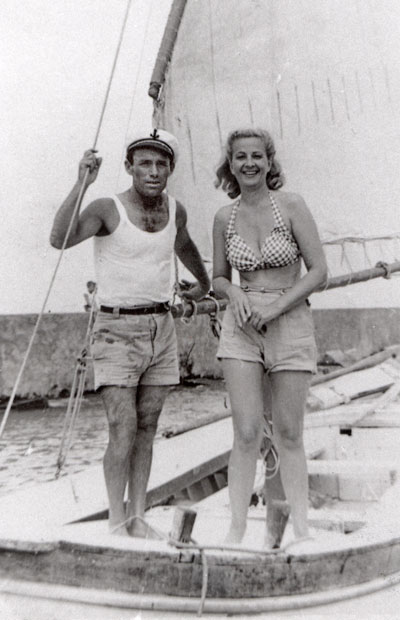 Gabicce Mare estate 1954 - Foto ricordo di Mario Tamburini Bayon con l'attrice Silvana Jachino. Gabicce Mare estate 1954 - Foto ricordo di Mario Tamburini Bayon con l'attrice Silvana Jachino.