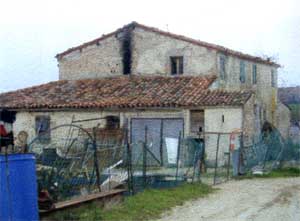 Casa colonica di via Marano, con portico tamponato.