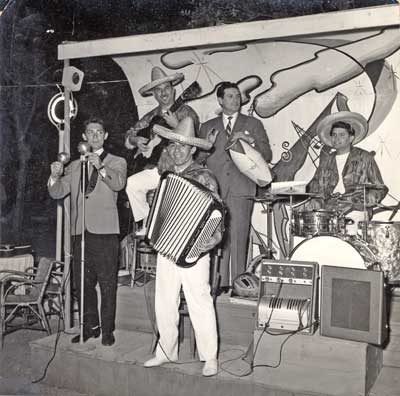 Cattolica, primi anni ‘50, Caffè Concerto Roma. Cattolica, primi anni ‘50, Caffè Concerto Roma.